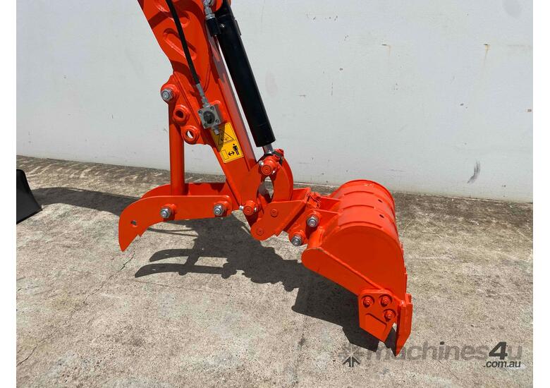 RHINOCEROS XN12-8 RUN OUT SPECIAL - SWING BOOM ADJUSTABLE TRACKS INC 11 X ATTACHMENTS