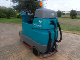 Tennant T7 Sweeper Sweeping/Cleaning - picture1' - Click to enlarge