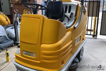 Adiatek diamond 100s Ride on Scrubber Adiatek diamond 100s Ride on Scrubber