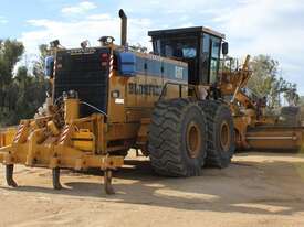 24H Caterpillar Grader - picture1' - Click to enlarge