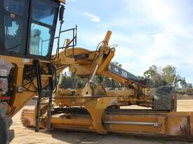 24H Caterpillar Grader - picture2' - Click to enlarge