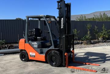 Forklift 2.5T Toyota Low Hours