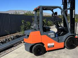 Forklift 2.5T Toyota Low Hours - picture1' - Click to enlarge