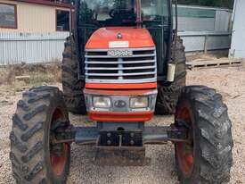 Kubota M8200 Tractor - picture2' - Click to enlarge