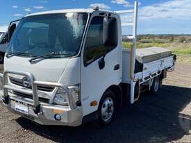 Hino 300 Series - picture2' - Click to enlarge