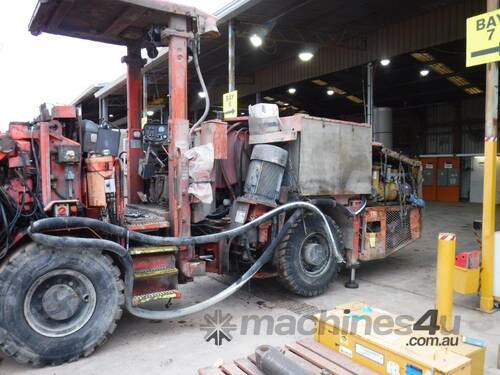 SANDVIK DD420-60 JUMBO DRILL AXERA7-260 TWIN BOOM