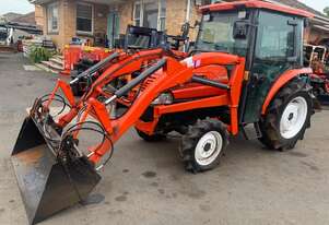 Kubota KL280 Front-End Loader Powerful 4WD for Lifting & Transport!