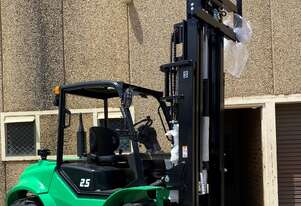 Larsa Rough Terrain 4WD Forklift with Container Mast