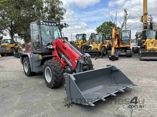 UHI M250 2.5T Telescopic Wheel Loader With Hydraulic Quick Hitch