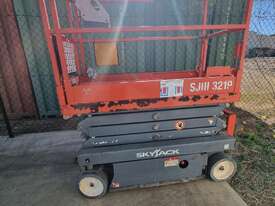 Skyjack Electric Scissor Lift - 19ft - LESS THAN 200HRS! - picture1' - Click to enlarge