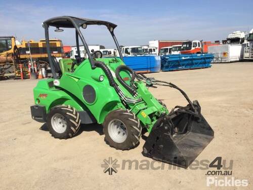 2016 Avant 520 Articulated Wheeled Loader