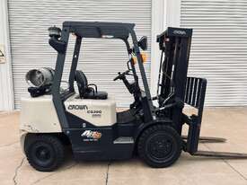 Late Model   Crown LPG Forklift - picture0' - Click to enlarge