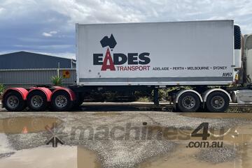 Maxicube 2007 triaxle roll back refrigerated A trailer