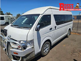 2008 TOYOTA HIACE COMMUTER BUS - picture2' - Click to enlarge