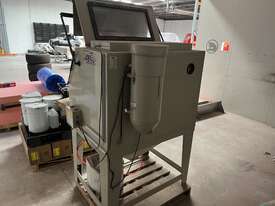 Sand Blasting Cabinet - picture0' - Click to enlarge