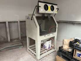 Sand Blasting Cabinet - picture2' - Click to enlarge