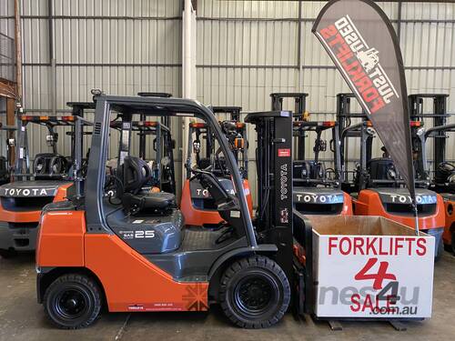  TOYOTA 8FG25 DELUXE 68456 2015 MODEL 2.5 TON 2500 KG CAPACITY LPG GAS FORKLIFT 4300 MM 3 STAGE