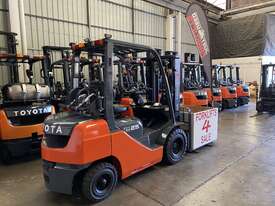  TOYOTA 8FG25 DELUXE 68456 2015 MODEL 2.5 TON 2500 KG CAPACITY LPG GAS FORKLIFT 4300 MM 3 STAGE - picture0' - Click to enlarge