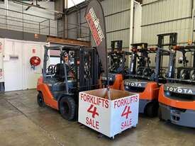  TOYOTA 8FG25 DELUXE 68456 2015 MODEL 2.5 TON 2500 KG CAPACITY LPG GAS FORKLIFT 4300 MM 3 STAGE - picture2' - Click to enlarge