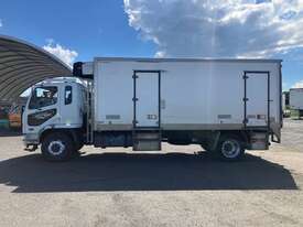 2009 Mitsubishi FM600 Refrigerated Pantech - picture2' - Click to enlarge