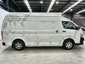 2013 Toyota Hiace  Diesel - picture2' - Click to enlarge
