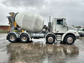 2021 Freightliner FLX   8x4 Concrete - Agitator - picture2' - Click to enlarge