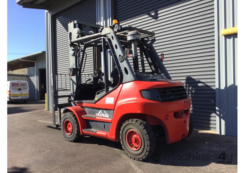 caption Linde Diesel 6T Forklift - Well Maintained, Low Hours, Versatile Machine!