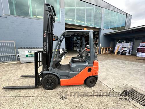 TOYOTA 32-8FG18 Forklift Dual Fuel (LPG/Petrol)