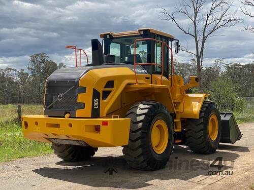 Volvo L105 Loader/Tool Carrier Loader