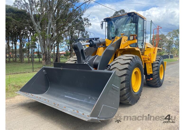 caption Volvo L105 Loader/Tool Carrier Loader