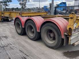 2010 Barker Heavy Duty Tri Axle Tri Axle Retractable Skel Trailer - picture1' - Click to enlarge