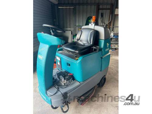 Tennant T7  Ride Scrubber With New Battery 