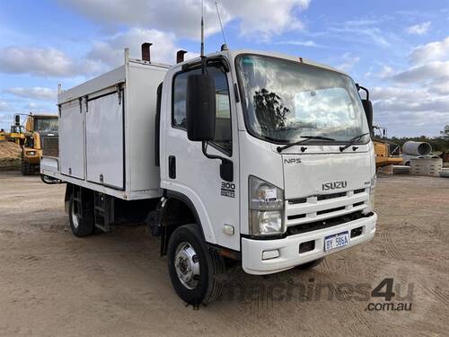 Isuzu NPS 300