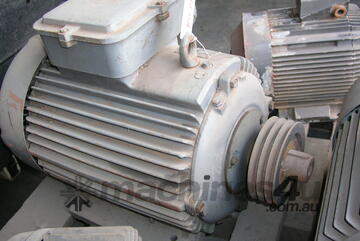 MSL 144 - MEZ 30HP 3 PHASE   ELECTRIC MOTOR - HEAVY DISCOUNTED - BARGAIN PRICE!
