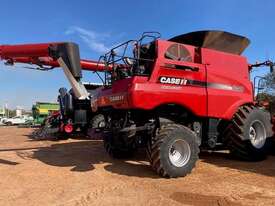 2015 Case IH 8240 Harvester - picture2' - Click to enlarge