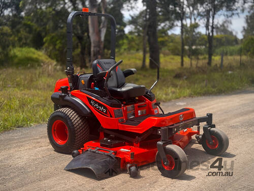 Kubota ZG332 Zero Turn Lawn Equipment