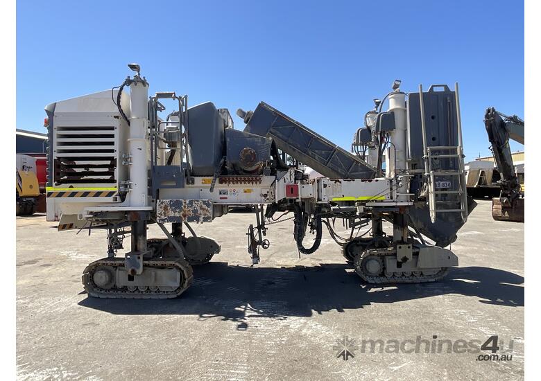 caption Wirtgen Slipform Paver