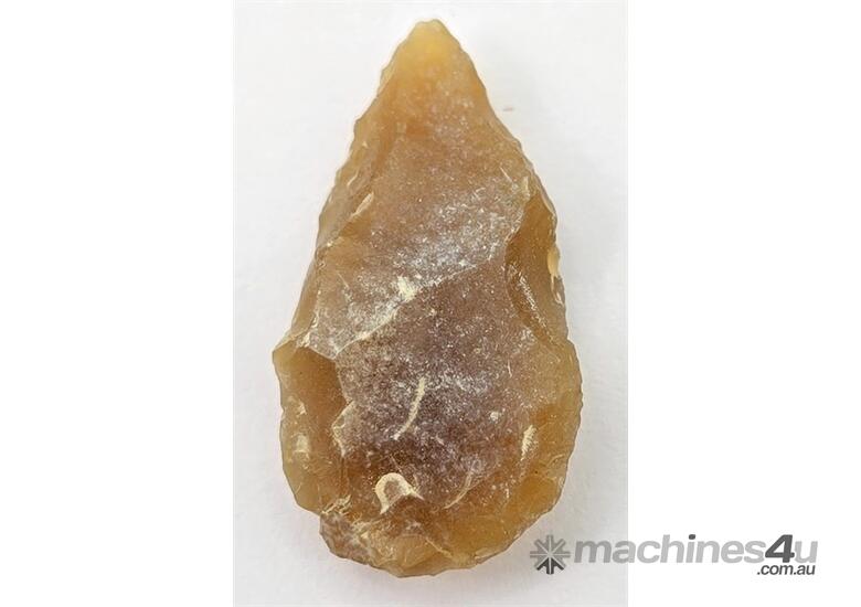 caption BRONZE AGE PREHISTORIC FLINT ARROWHEAD