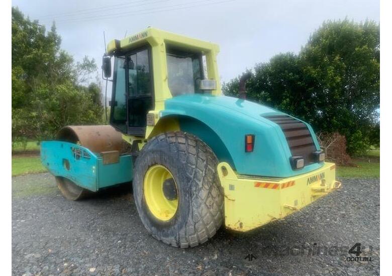 caption 2014 Ammann ASC150D