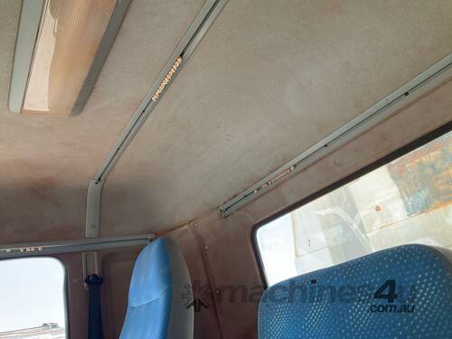 2010 UD GW400 Tipper Day Cab