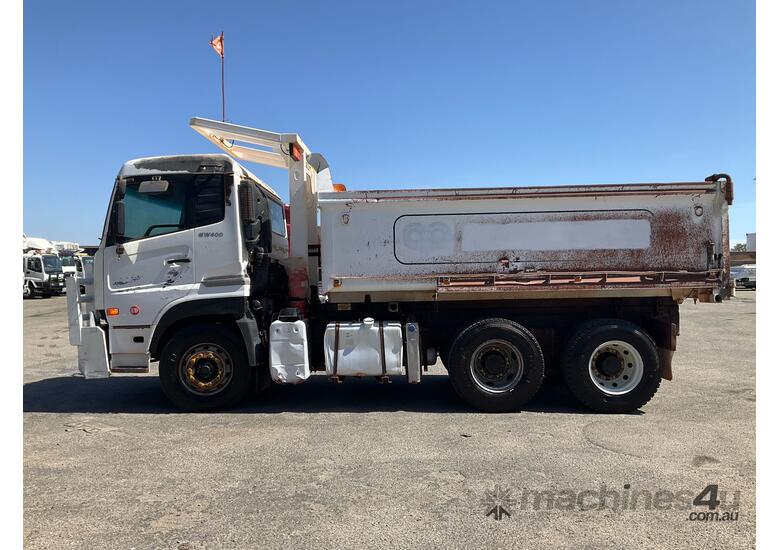 2010 UD GW400 Tipper Day Cab