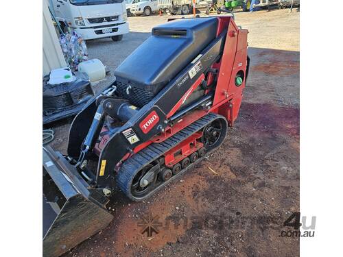 caption Toro TX525 Mini Loader