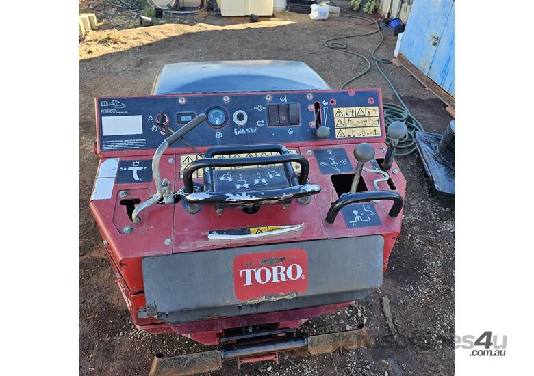 caption Toro TX525 Mini Loader