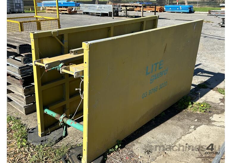 caption Lite Guard Trench Shield