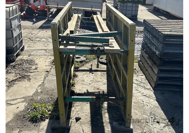 caption Lite Guard Trench Shield
