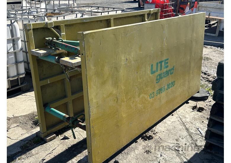 caption Lite Guard Trench Shield