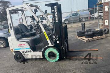 Unicarrier 1.5 Tonne container mast forklift