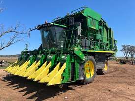 John Deere CP690 Cotton Picker - picture0' - Click to enlarge