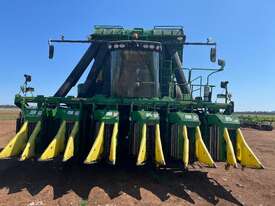 John Deere CP690 Cotton Picker - picture0' - Click to enlarge
