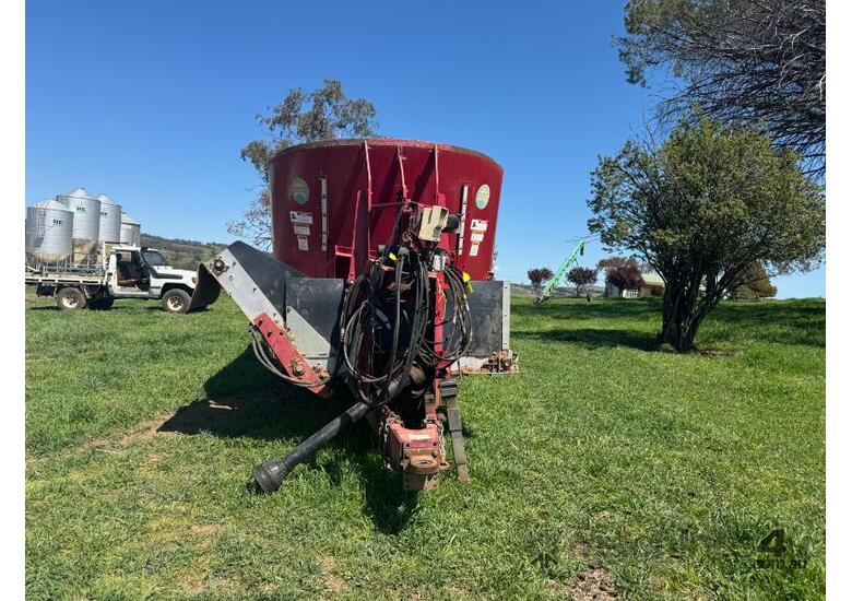 caption Feed Mixing Wagon